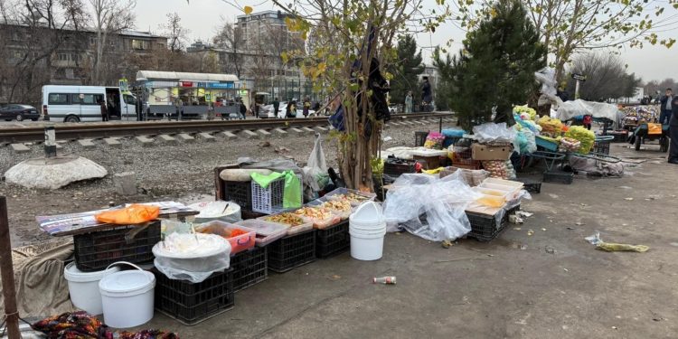 В Душанбе ликвидированы 24 незаконные торговые точки у рынка «Сафариён»
