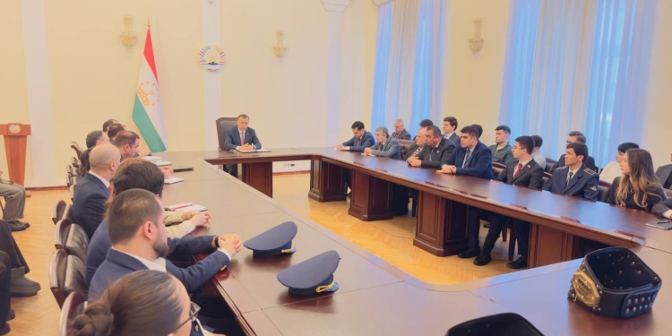 Посол Таджикистана в РФ встретился со студентами-таджикистанцами и обсудил приоритеты внутренней и внешней политики