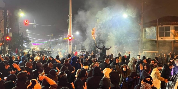 В Иране продолжаются массовые протесты, число погибших превысило 60 человек