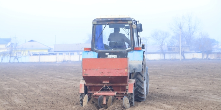 Глава Хатлонской области принял участие в посевной кампании картофеля на 8 тыс. гектаров