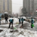 В Душанбе прошла акция по уборке снега с участием волонтеров