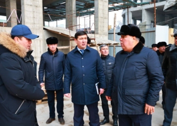 660 квартир, школы и детсады: ход строительства в Худжанде проверил глава области
