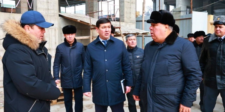 660 квартир, школы и детсады: ход строительства в Худжанде проверил глава области