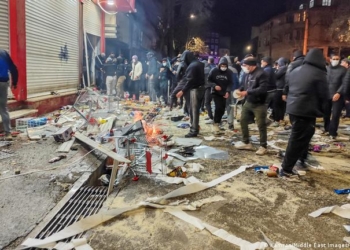 В Иране продолжаются массовые протесты: минимум 45 погибших, страна отключена от интернета