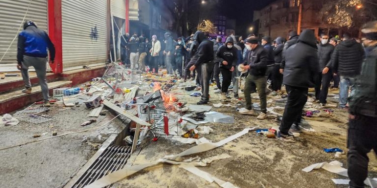В Иране продолжаются массовые протесты: минимум 45 погибших, страна отключена от интернета