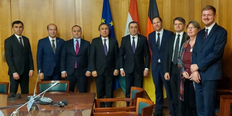 Таджикистан и Германия провели политические консультации в Берлине