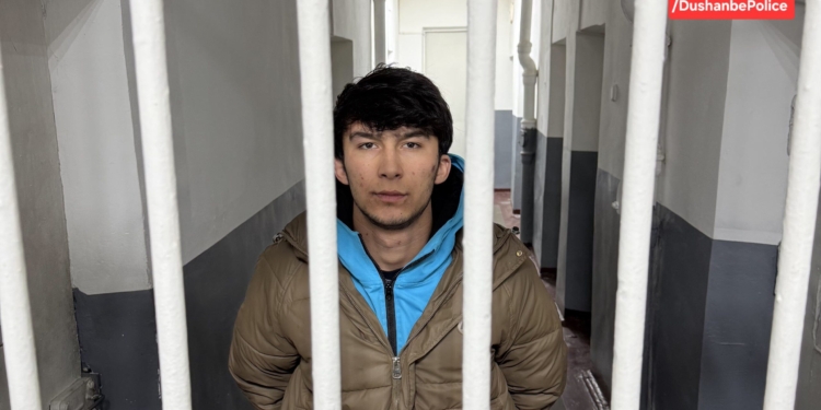 В Душанбе задержан молодой человек за ношение ножа и психотропных таблеток