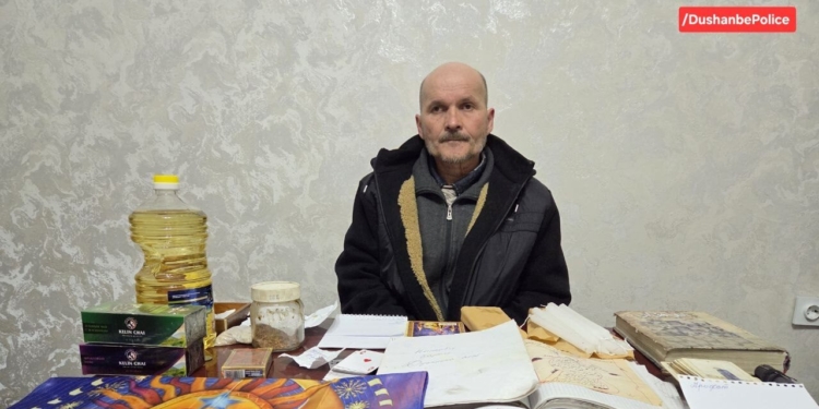 В Душанбе задержан мужчина за занятие гаданием и калдавстом