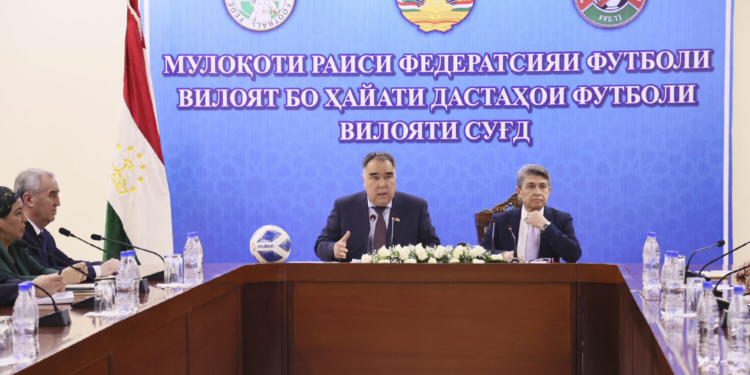 Глава Согда провел расширенную встречу с футбольными клубами области