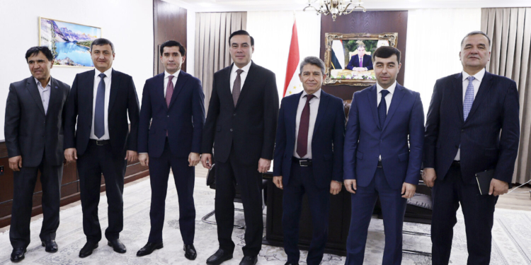 Федерация футбола Таджикистана ознакомилась с подготовкой Исфары к новому сезону