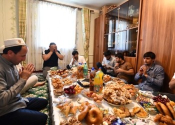 В Таджикистане опровергли слухи о запрете ифтара