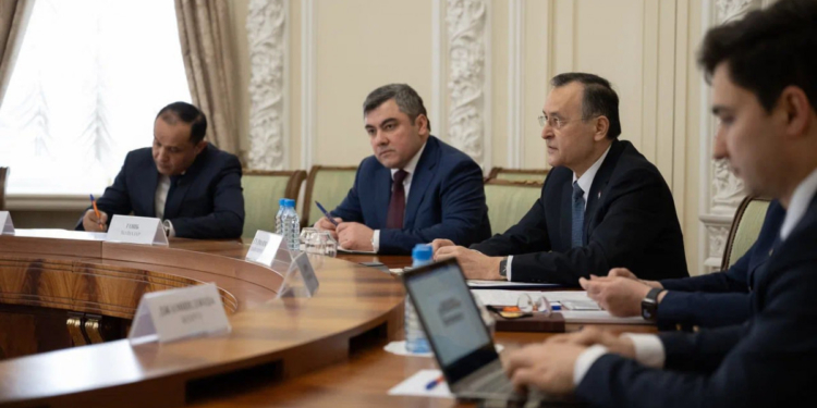 Посол Таджикистана провел встречу с Губернатором Свердловской области России