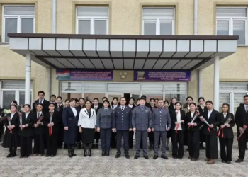 В районах Согда более 100 школьников получили паспорта в торжественной обстановке