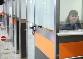 В России могут обязать иностранцев подавать электронное заявление о въезде