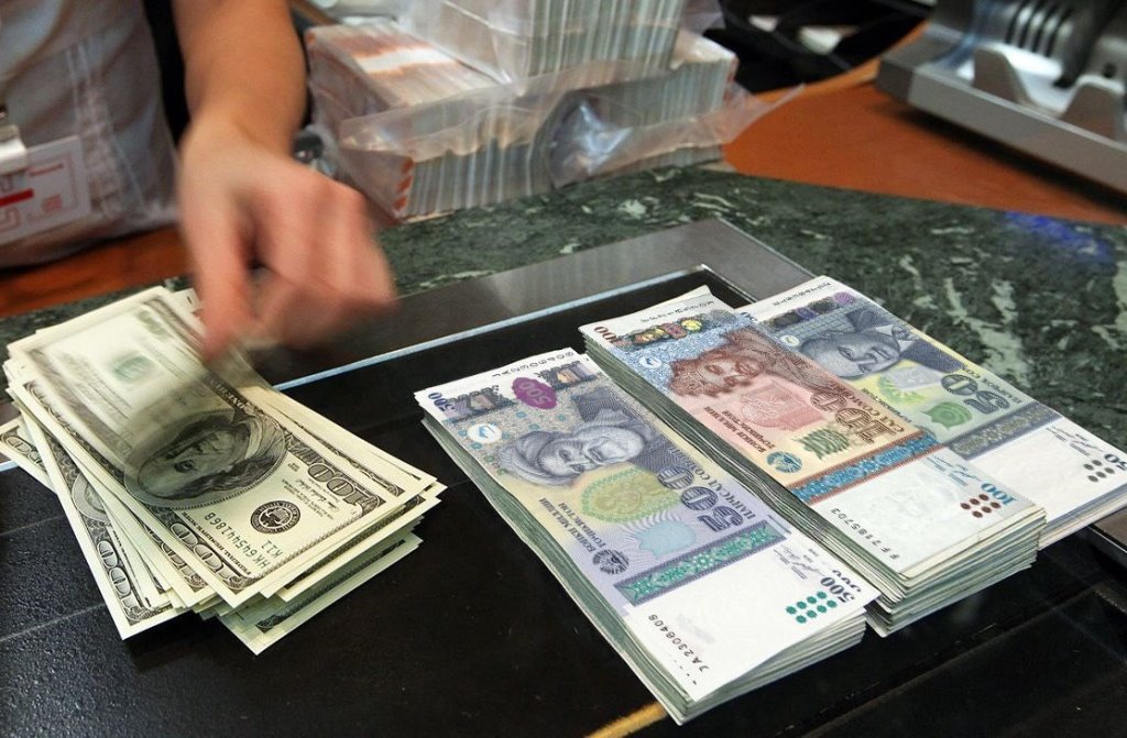 Сомони укрепился к доллару США на 15,4% в 2025 году