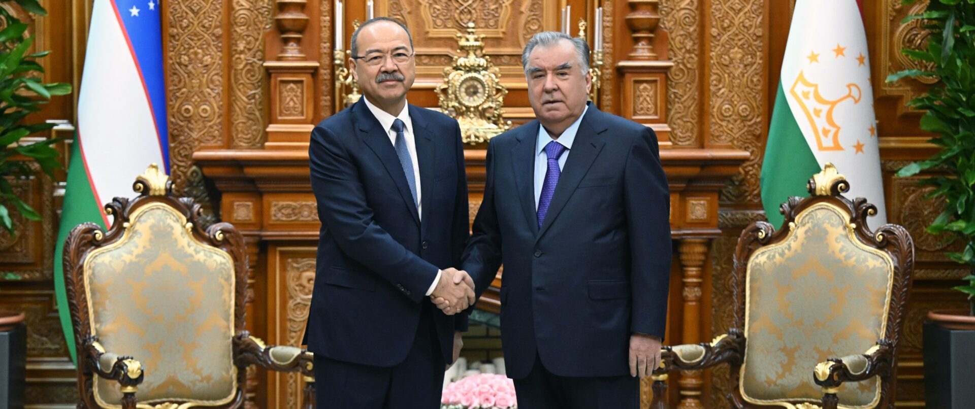 Эмомали Рахмон принял премьер-министра Узбекистана Абдулло Арипова