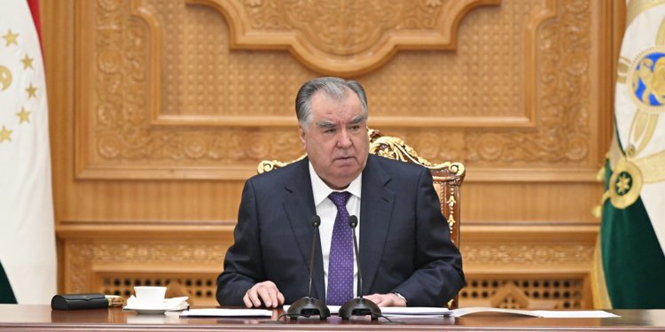 Эмомали Рахмон поручил укрепить экономическую и финансовую устойчивость Таджикистана