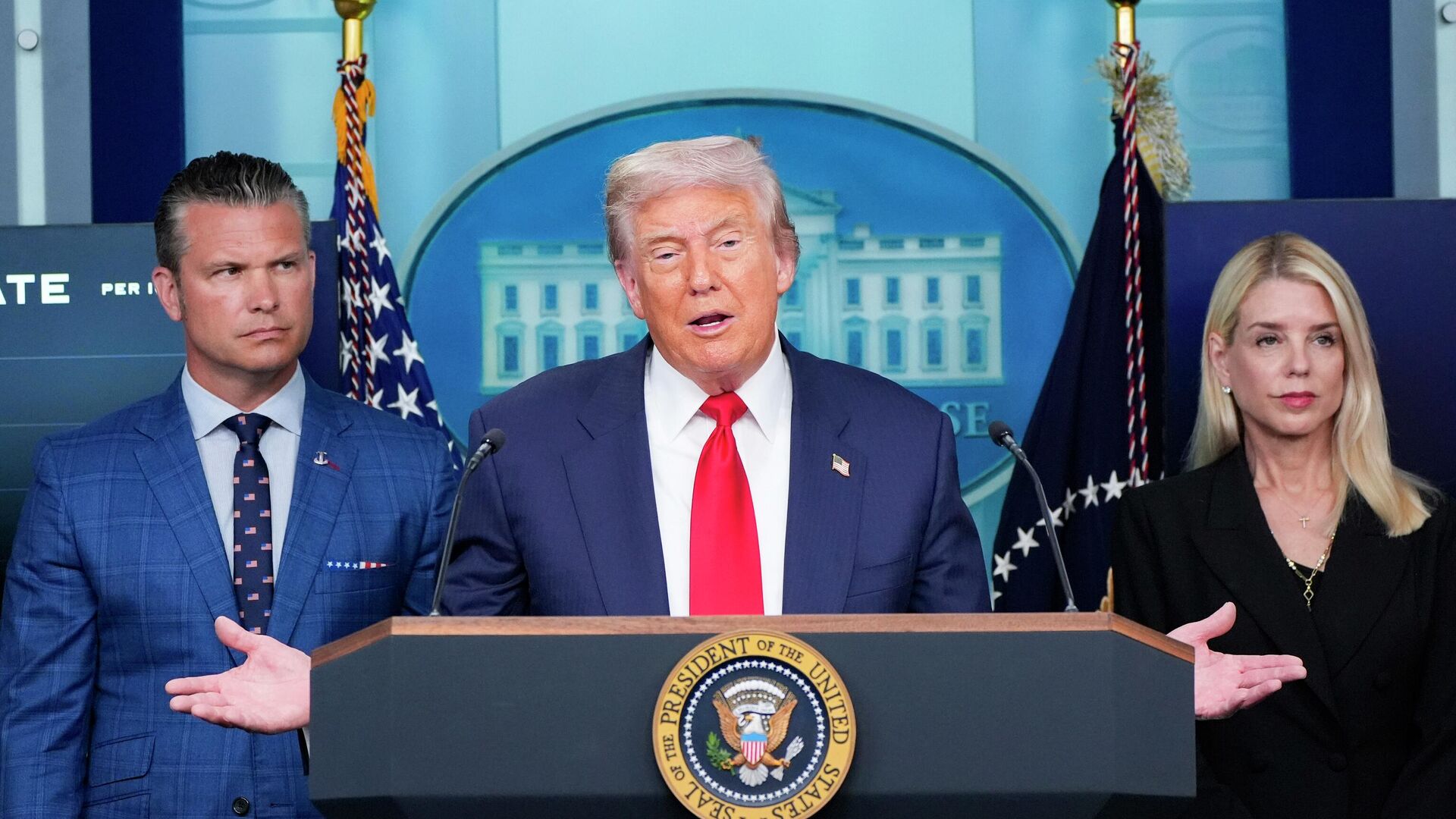 Трамп заявил о переговорах с Ираном, Тегеран это отрицает