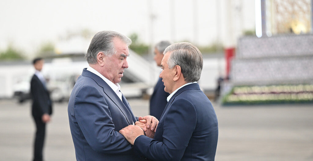 Эмомали Рахмон завершил государственный визит в Узбекистан