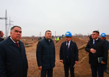 Кохир Расулзода ознакомился со строительством солнечной электростанции в Аштском районе