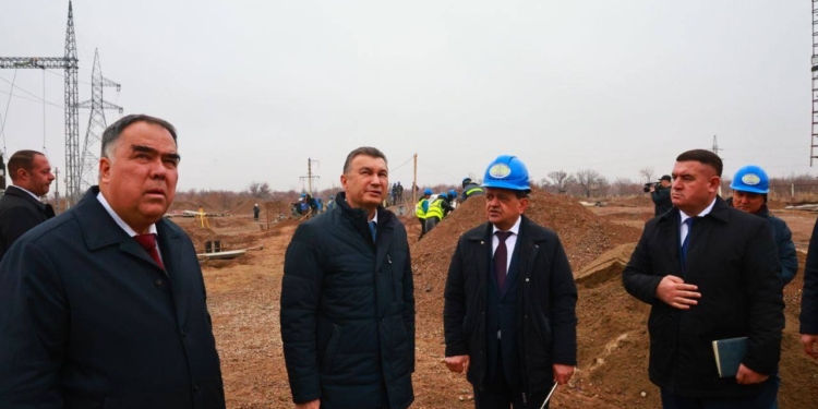 Кохир Расулзода ознакомился со строительством солнечной электростанции в Аштском районе