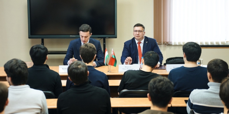 Посольство Таджикистана в Беларуси провело встречу с таджикскими студентами о культуре и обучении