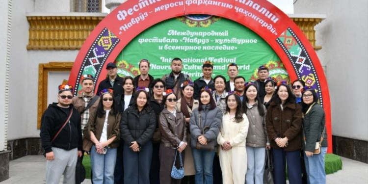 Журналисты из Кыргызстана прибыли в Таджикистан на Навруз