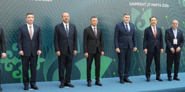 Премьер-министр Таджикистана принял участие в цифровом форуме в Шымкенте