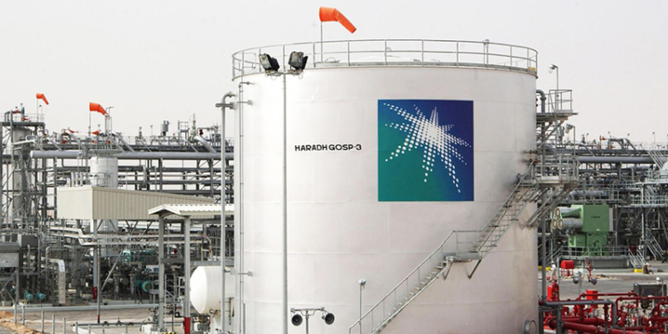 Крупнейший НПЗ Saudi Aramco в Рас-Таннуре приостановил работу после атаки БПЛА