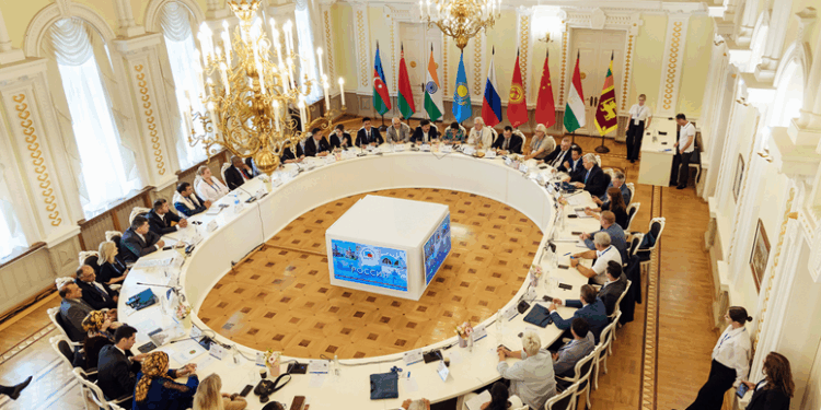 «Космос становится новой площадкой международных переговоров» «Space is becoming a new arena for international negotiations»