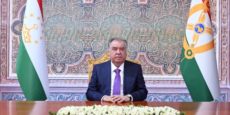 Президент Таджикистана поздравил граждан с праздником Фитр