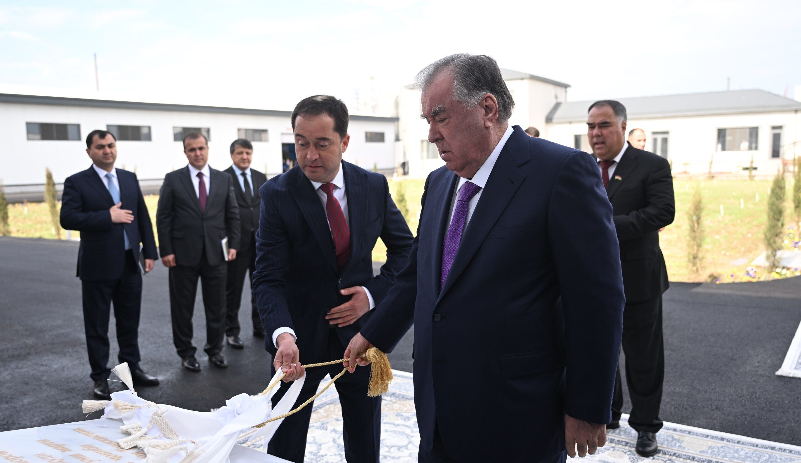 Эмомали Рахмон в Согдийской области сдал в эксплуатацию ряд социально-экономических объектов