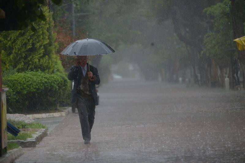 Сильные дожди, пыльные бури и риск селей ожидаются в Таджикистане с 16 по 18 апреля