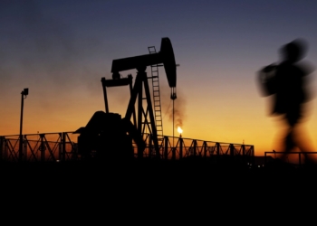 FT: Ирану придется сократить добычу нефти через 16 дней, если США не снимут блокаду