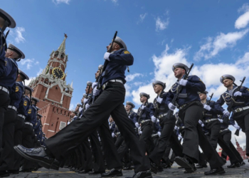 В Петербурге вслед за Москвой отменили проход военной техники на параде Победы