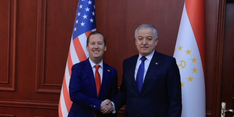 Глава МИД Таджикистана провёл переговоры со спецпосланником президента США