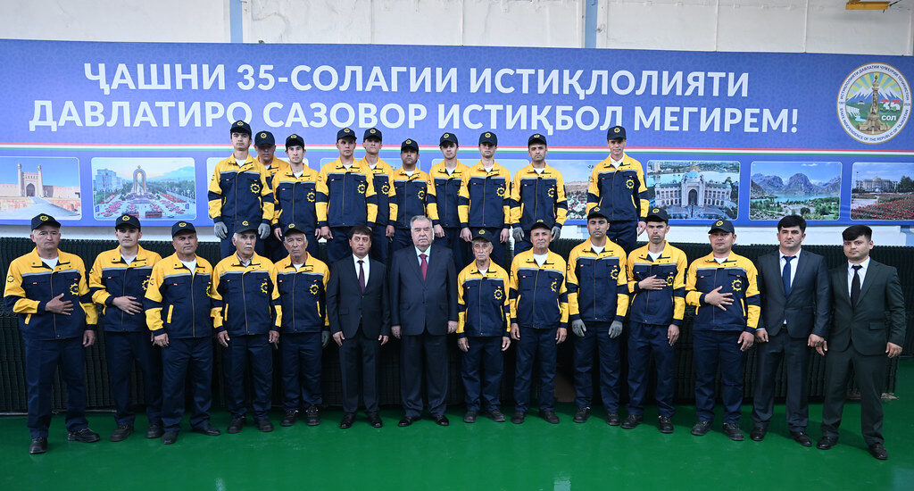 Глава государства в Нуреке ввел в эксплуатацию линию по производству металлических ограждений