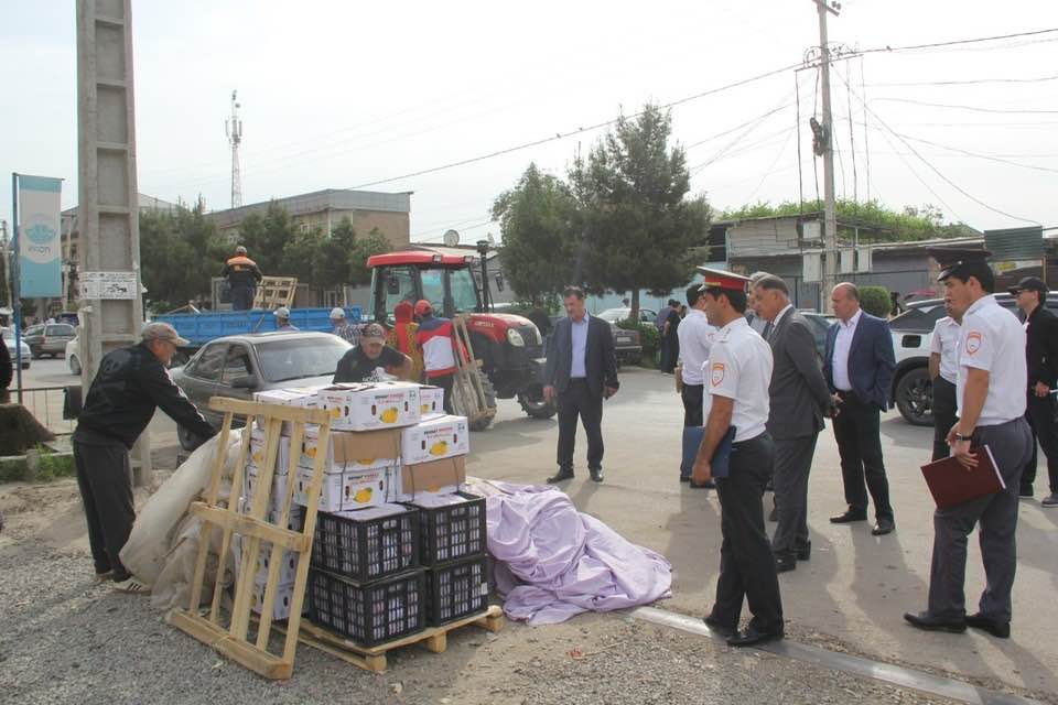 Власти Бохтара ужесточили контроль за уличной торговлей и санитарным состоянием города