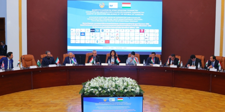 В Душанбе открылся фестиваль зарубежных университетов