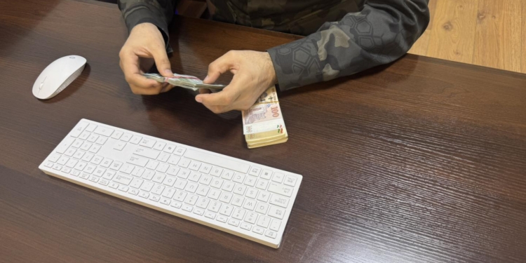Офицер военкомата обвинён в получении взятки за отсрочку от службы