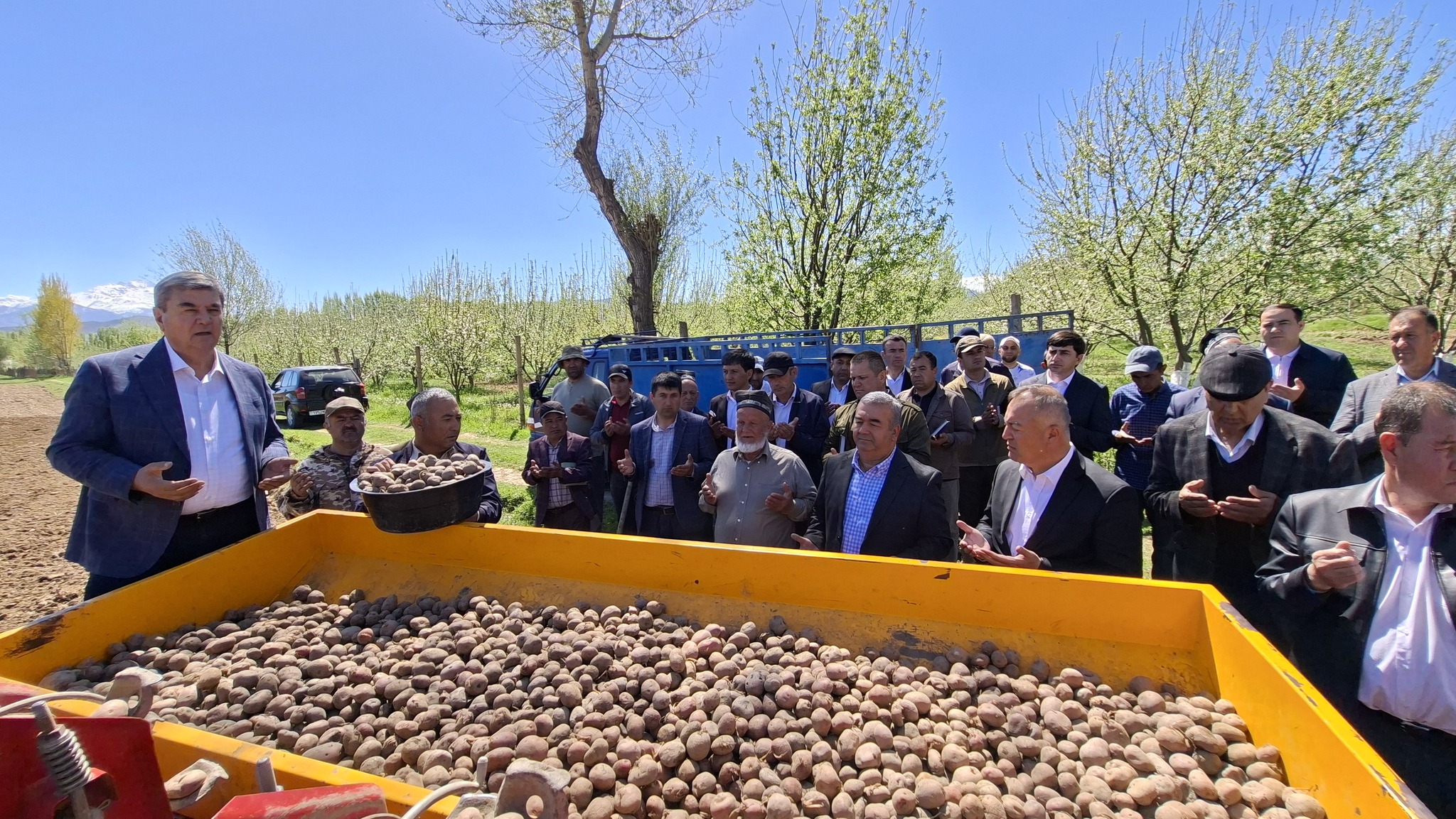 Вице-премьер Зиёзода проверил сельхозработы в Пенджикенте