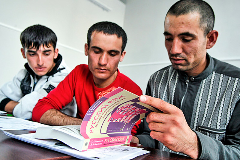 В Госдуму внесён протокол о подготовке мигрантов из Таджикистана для работы в России