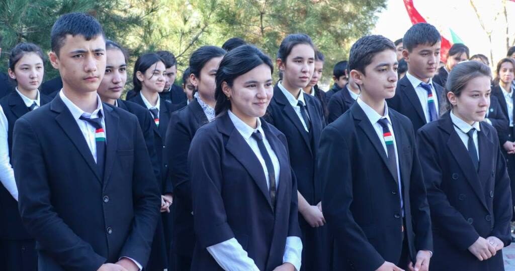 В Душанбе создан штаб по контролю за производством и закупкой школьной формы