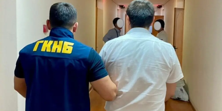 В Кыргызстане продолжаются задержания в ГКНБ