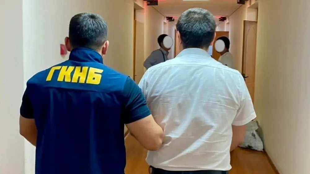 В Кыргызстане продолжаются задержания в ГКНБ