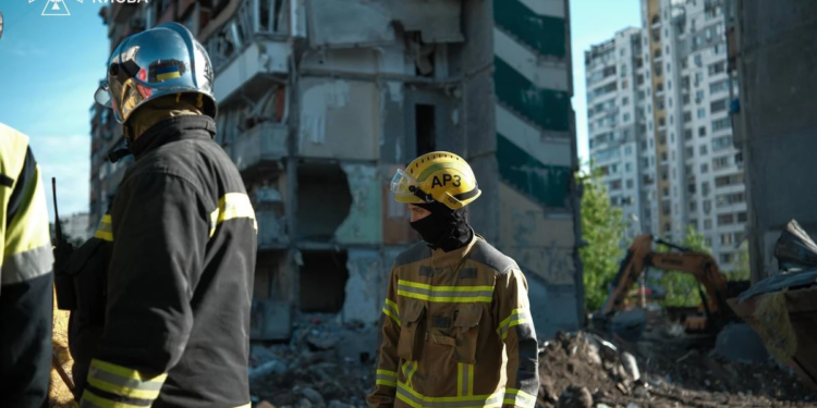 В Киеве после российского удара погибли 24 человека, среди них трое детей