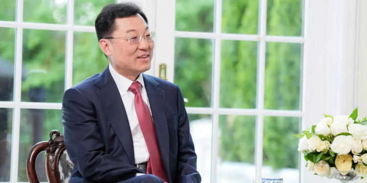 Эксклюзив: Посол Китая в США рассказал о визите Трампа, войне с Ираном и «Chinamaxxing»