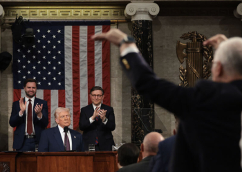 Конгресс США пытается ограничить военные полномочия Трампа по Ирану