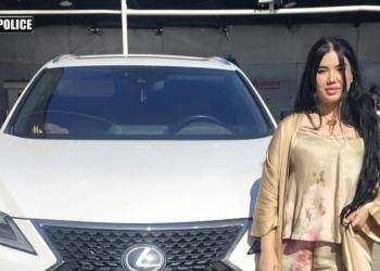 В Душанбе водитель Lexus перекрыла въезд на парковку и была привлечена к ответственности