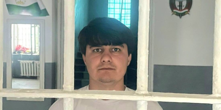 В Душанбе мужчина напал на сотрудников микрокредитной организации